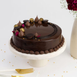 Blissful Chocolate Cake Blooming Pink Roses Bouquet