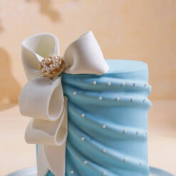 Sophisticated Pearl Theme Cake
