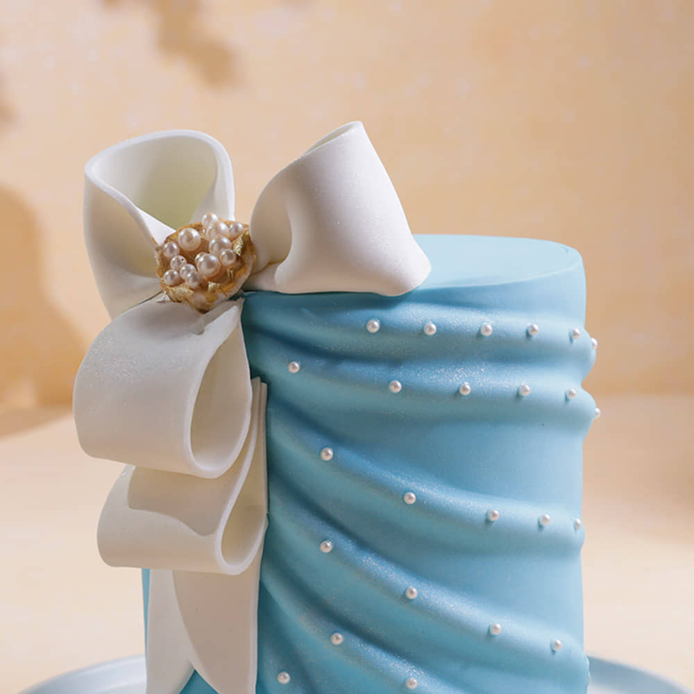 Sophisticated Pearl Theme Cake
