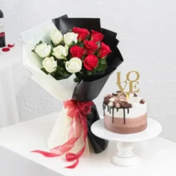 Vanilla Cake With Red Roses