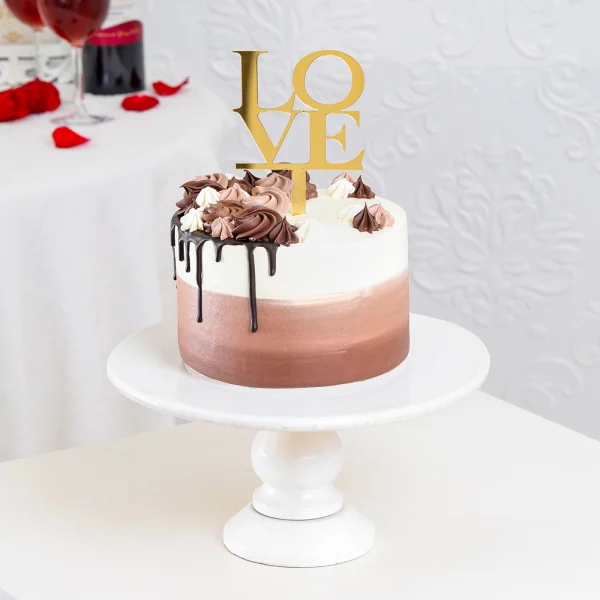 Vanilla Cake With Red Roses