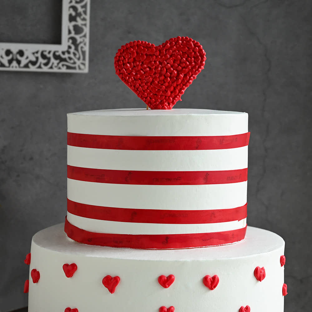 Heartfelt Love Theme Cake